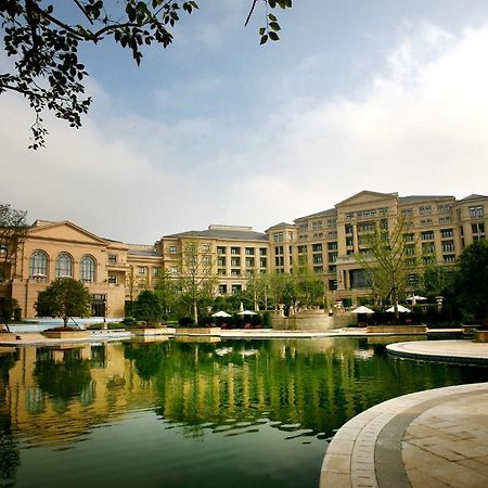 Landison Green Town Hotel Xinchang Экстерьер фото