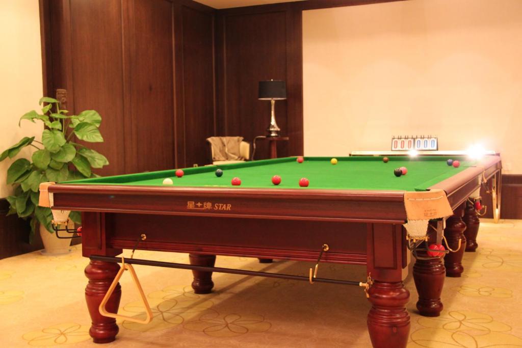 Landison Green Town Hotel Xinchang Экстерьер фото