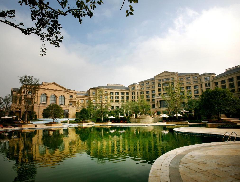 Landison Green Town Hotel Xinchang Экстерьер фото