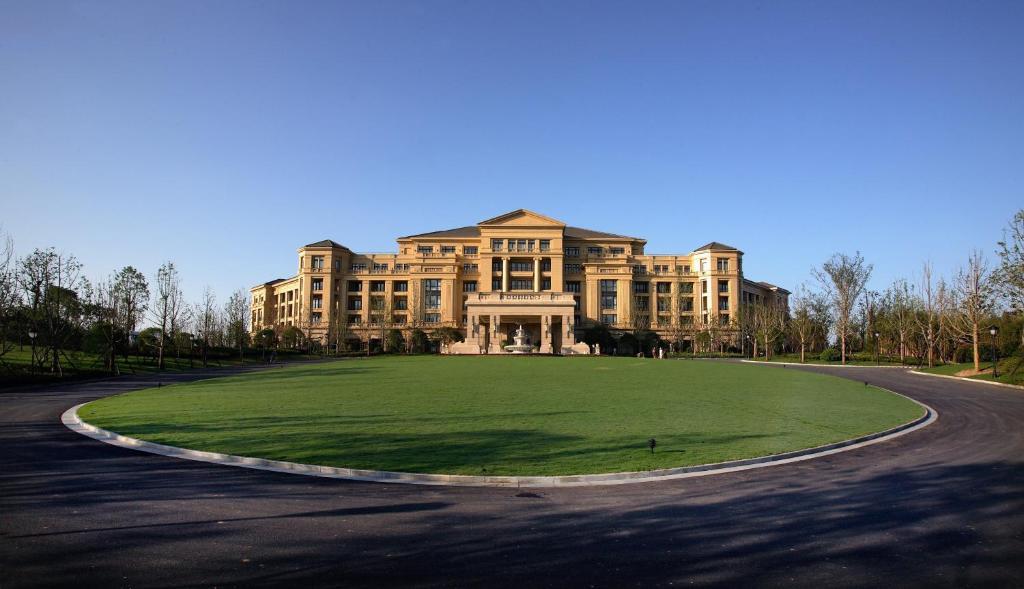 Landison Green Town Hotel Xinchang Экстерьер фото