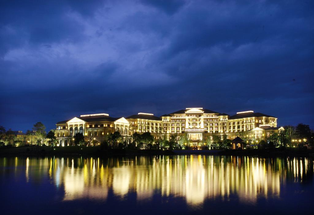 Landison Green Town Hotel Xinchang Экстерьер фото